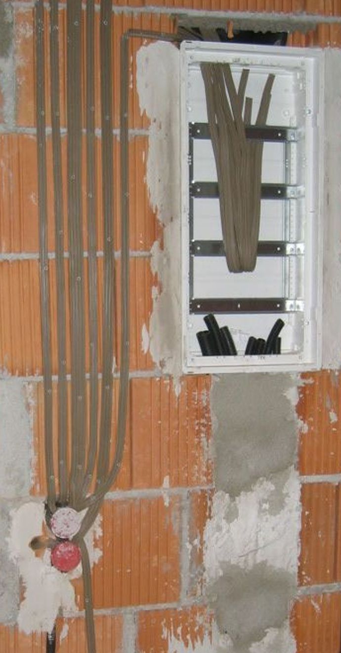 Unterputz-Installation im Rohbau
